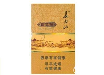 老人在家看窗外烟花